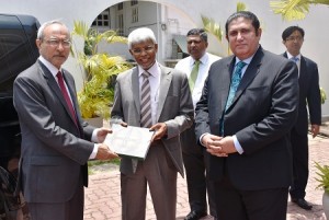 High Commissioner of Pakistan H.E. Shakeel Hussain presenting Majestic Pakistan book to Chief Miniser Easter Province Hon. Z.A. Nazeer Ahamed