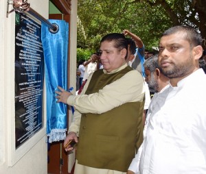 Acting High Commissioner Dr. Sarfraz Sipra inaugurating the Water Purification Plant in Anuradhapura district