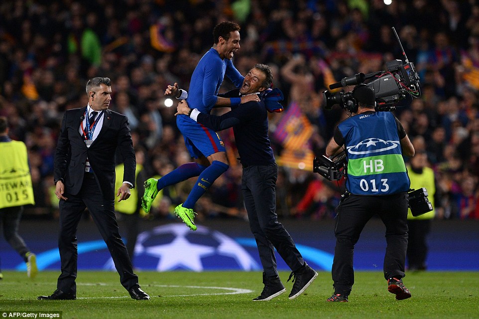 3E15BA1100000578-4295170-Neymar_leaps_into_his_manager_Luis_Enrique_s_arms_after_Barca_re-a-35_1489023487978