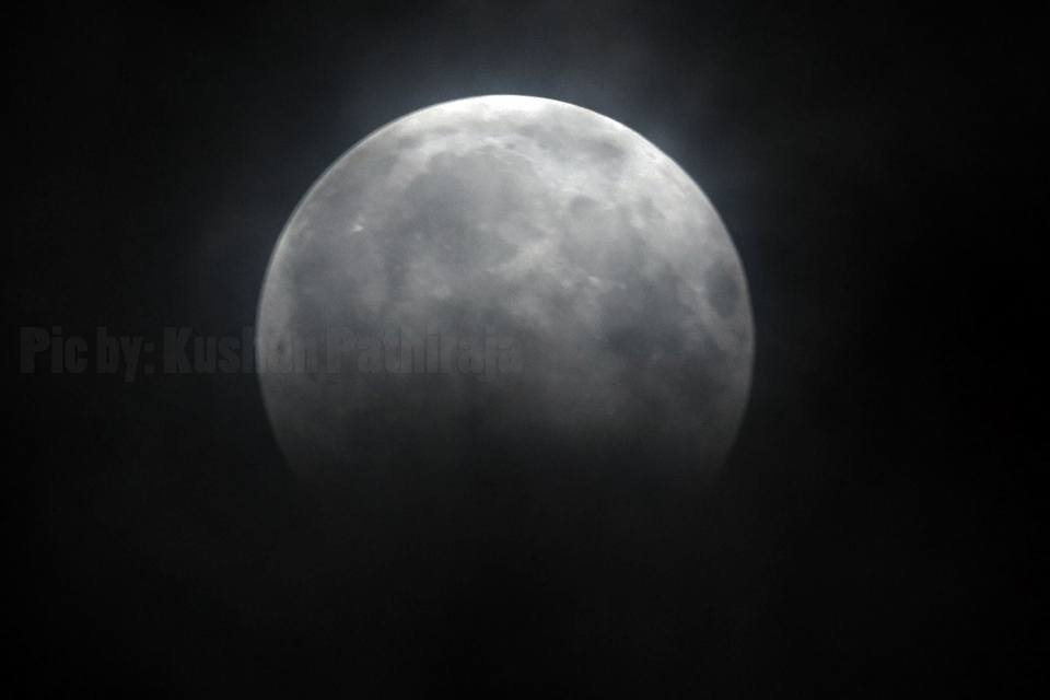 The partial lunar eclipse  (7)